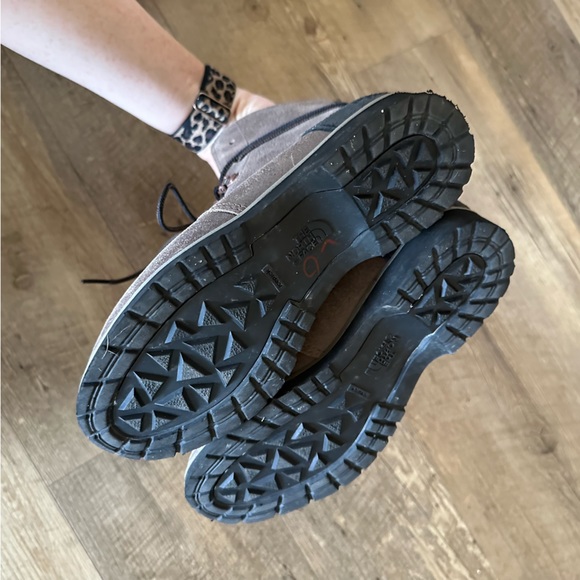 The North Face Ballard Lace Suede Boot - Picture 8 of 10